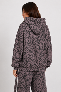 Sudadera con capucha de forro polar premium para mujer, con estampado de leopardo grafito, con cordón y mangas largas, ideal para invierno. - Product Image 2