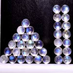 มูนสโตนสีรุ้งธรรมชาติทรงกลมแบบคาโบชอง  ขนาดปรับเทียบแล้ว  รับรองคุณภาพ  ไม่ผ่านการปรับแต่ง  พร้อมสำหรับการฝังในเครื่องประดับ - Product Image 4