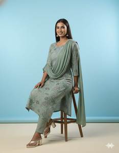 Fournisseur en gros de costumes traditionnels indiens en rayonne imprimée pour femmes, vêtements de bureau - Product Image 2