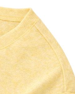 Ensemble 2 pièces tricoté jaune pour femme : haut à col rond et manches courtes, short à taille élastiquée avec poches, style décontracté vintage, boutons et dentelle en maille - Product Image 6