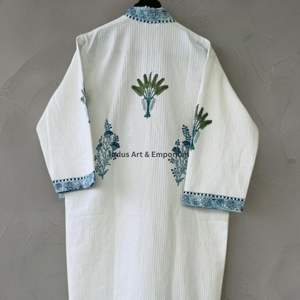 Albornoz de algodón gofrado estampado a mano al por mayor - Product Image 5