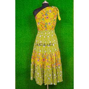 เดรสผ้าฝ้ายคุณภาพสูงมาใหม่สำหรับฤดูร้อน ดีไซน์หวานประดับลูกไม้ เป็นมิตรต่อสิ่งแวดล้อม ระบายอากาศได้ดี แบบไหล่เดียว ลายดอกไม้สีแดง สไตล์ลำลอง - Product Image 6