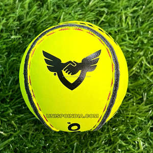 Pelota de Sliotar Suave UNISPO HUSL2024A, Fabricada con Exterior de Cuero y Núcleo de PU, Tamaño Oficial - Product Image 5