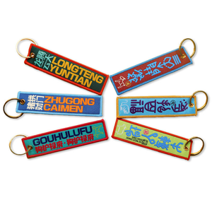 Porte-clés brodé artistique fait main en tissu - Product Image 2