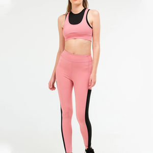 Ensemble de sport sans couture pour femme avec logo personnalisé, couleur unie, leggings taille haute et brassière de sport pour la gym et le yoga, avec motif imprimé par transfert thermique - Product Image 1