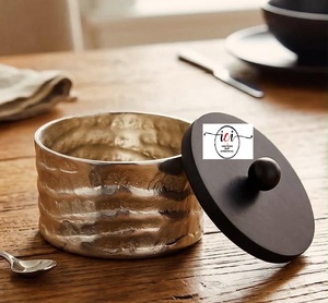 Plateau de service rectangulaire en métal martelé poli argenté massif, écologique et luxueux, avec support pour boîte à serviettes – Nouveauté en stock - Product Image 5