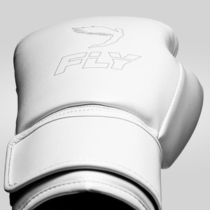 ถุงมือชกมวยหนังแท้คุณภาพสูง สายรัดป้องกันข้อมือ ถุงมือต่อสู้แบบ Fly Fighting ดีไซน์ใหม่ โลโก้สั่งทำได้ สีสันโดดเด่น - Product Image 5