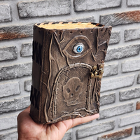 Journal en cuir gothique, Grimoire de sorts fait main avec motif oeil et squelette, Grimoire Œil Maléfique, Journal d'Halloween inspiré de Hocus Pocus