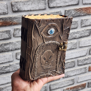 Diario gótico de cuero, cuaderno de hechizos hecho a mano con diseño de ojo y esqueleto, Grimorio de ojo turco, diario de Halloween inspirado en Hocus Pocus - Product Image 6