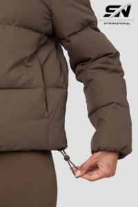 Veste d'hiver chaude pour femme de haute qualité, en duvet, avec fermeture éclair, doublure en nylon respirante, imperméable et écologique, vente en gros - Product Image 4