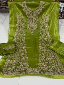Ensemble Salwar Kameez brodé trois pièces pour femmes, tenue traditionnelle indienne et pakistanaise pour mariage, en soie, longueur cheville, coupe ample - Product Image 4
