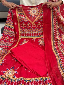 Conjunto de Vestido Anarkali de Algodón Puro Premium con Pantalón y Dupatta, con Trabajo Artesanal, Compre Directamente del Proveedor Indio a Precio de Mayoreo - Product Image 1