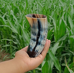 Vaso de Cuerno Natural Grabado Personalizado con Interior Pulido, Recipiente Tradicional para Beber - Product Image 2