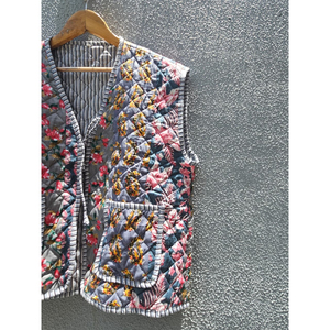 Veste en coton matelassée faite à la main pour femme, imprimé floral, sans manches, respirante, style bohème vintage, idéale pour l'été, cadeau pour elle - Product Image 3