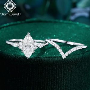 Bague de fiançailles classique pour femme Charm Jewells, trois pierres en moissanite taille coussin, monture à griffes en argent 18 carats, certifiée IGI, 3g - Product Image 2