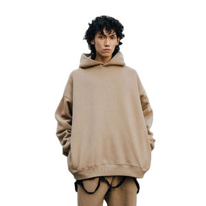Restez au chaud et élégant avec ce sweat à capuche oversize, doté d'un tissu doux, d'une coupe décontractée et d'une ambiance urbaine contemporaine. - Product Image 5