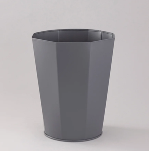 Corbeille à déchets décorative en métal pour marque privée, idéale pour chambre, salle de bain, salon, bureau, hôtel, chambre d'hôtes et lieu de travail - Product Image 1