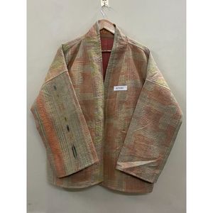 Chaqueta Kimono Kantha de patchwork 100% algodón hecha a mano, manga larga, cuello chal, ecológica, para mujer. - Product Image 3