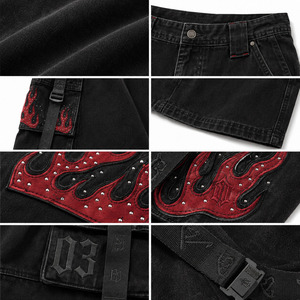 Shorts cargo Y2K noirs délavés personnalisés pour hommes, style streetwear ample en denim avec appliqués flamme rouge, strass et sangles en sangle. - Product Image 6