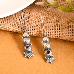 ต่างหูแฟชั่นแบบห้อย Meera Jaipur Sunehri - Product Image 2