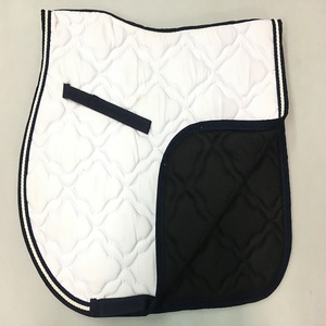 Tapis de selle de dressage blanc avec bordure marron, coque en coton matelassé, doublure en polaire, pour l'équitation, fabriqué par le fabricant Riding House, Kanpur, Inde - Product Image 4
