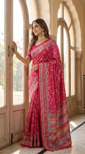 Sari en soie Chinnon avec imprimé Ajarakh, travail de miroir véritable sur tout le sari, bordure et pallu avec passepoil, ainsi que latkan Kodi. - Product Image 2