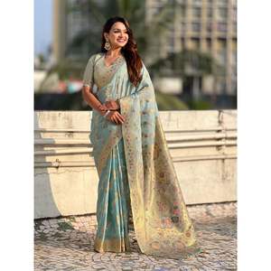 Sari en soie Kora de qualité supérieure, tissé avec des motifs Meenakari et Zari, avec un pallu à imprimé floral fantaisie et une blouse en brocart - Product Image 4