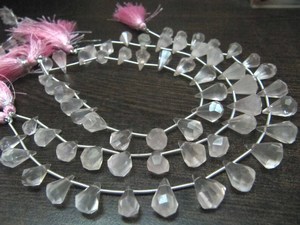 Perles de quartz rose naturel facettées en forme de goutte d'eau, de 6x10mm à 9x15mm, vendues par brin de 8 pouces de long. - Product Image 2
