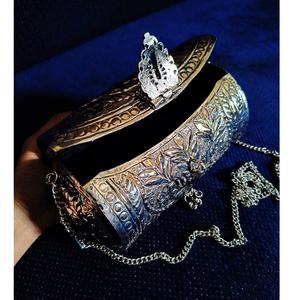 Bolso de mano rectangular de metal repujado de lujo God Grace Craft con patrón circular, bolso de noche con correa de cadena, cartera para fiesta nupcial - Product Image 6