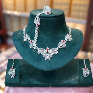 Collar de Mujer MOLL JEWELLERS, Moderno y Elegante, de Latón Sólido Chapado en Oro/Rodio/Plata, con Circonita Natural, Diseño de Hoja y Cadena de Cuerda - Product Image 4