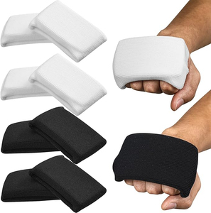 Protège-poignets de boxe en néoprène légers et durables – Équipement de soutien de la marque BOXING FORGE avec logo et couleur personnalisés - Product Image 5