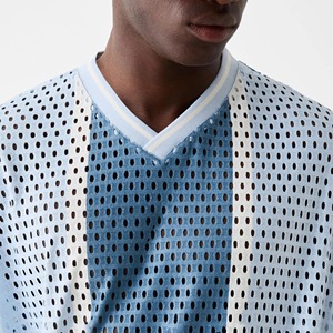 T-shirts d'été en maille respirante à séchage rapide de haute qualité 100% polyester, col en V, style hip-hop, couleur unie pour hommes avec OEM - Product Image 3