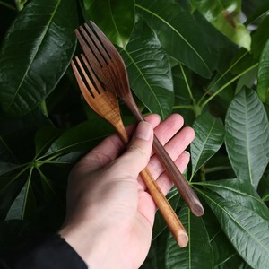Cuillère en bois artisanale la plus vendue avec surface polie et lisse, ustensile de cuisine réutilisable pour cuisiner, mélanger et servir, en vente - Product Image 2