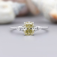 Bague de fiançailles en moissanite jaune éclatant taille radiant 1,00 carat, sertie à griffes avec pierre latérale en forme de poire, en or blanc massif 14K, style tendance, excellente