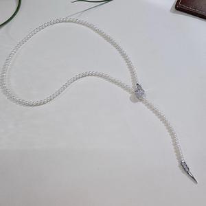 Collar Multiusos de Marca Premium con 4-5 Perlas de Agua Dulce, Luz Intensa, Casi Perfectamente Redondas, Elemento Serpiente - Product Image 1