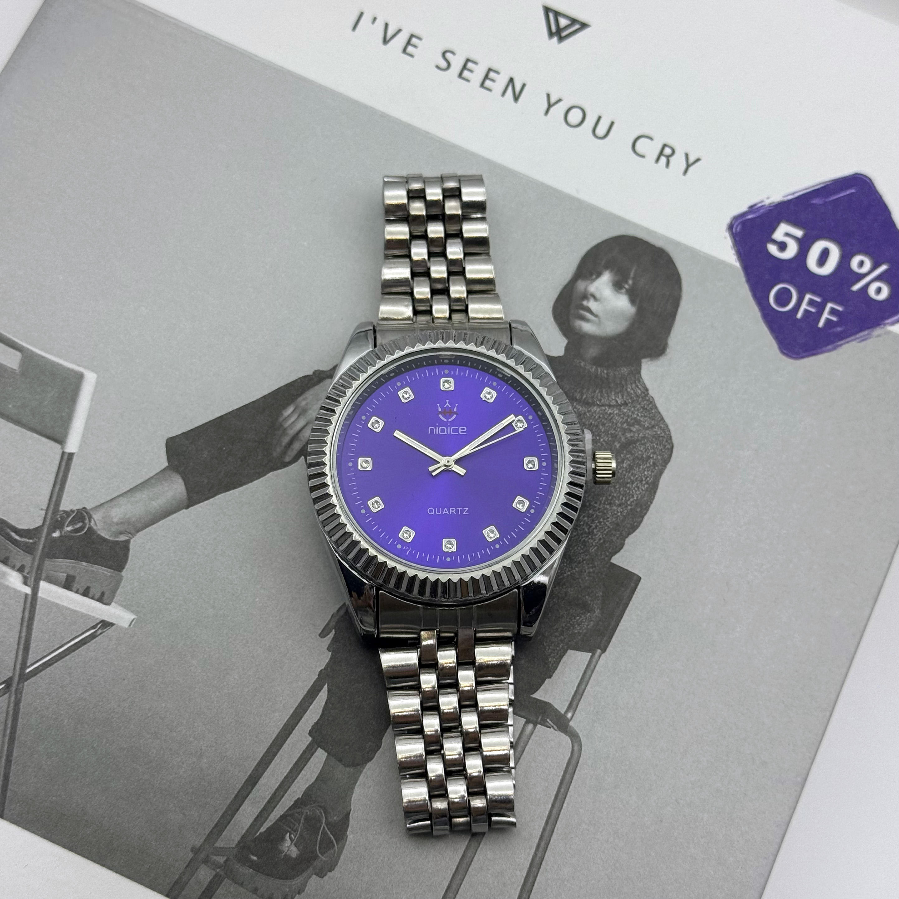 Silver belt and blue plate