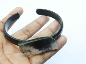 Bracelet en corne fait main de luxe, accessoire de mode féminin haut de gamme au meilleur prix - Product Image 3