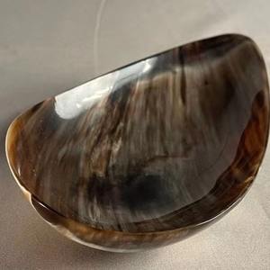 ชามทำมือจากเขาควายธรรมชาติ เป็นมิตรกับสิ่งแวดล้อม ขัดเงาแล้ว ใช้ซ้ำได้ เป็นภาชนะใส่อาหารที่ยั่งยืน สำหรับใช้ในบ้านและโรงแรม - Product Image 1