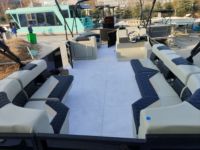 Kapal Ponton Mewah Aluminium 24 kaki dengan Grill BBQ dan Speaker Stereo untuk Memancing, Berlayar, & Rekreasi