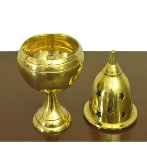 Base de latón perforada para diya, soporte para cuenco de puja en el templo del hogar, disponible a precios de mayoreo. - Product Image 6