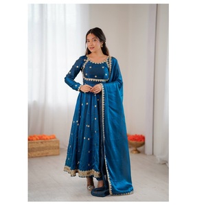 Conjunto de Vestido de Seda Fandy de Primera Calidad con Bordado de Lentejuelas, Dupatta de Diseñador, Ropa Étnica para Fiestas, Disponible a Precio de Exportación - Product Image 1