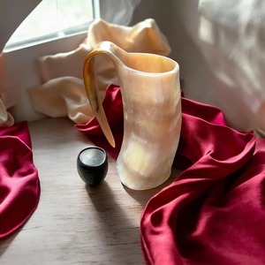 Mug en corne fait main par un fournisseur indien pour la bière, le café, le thé, objet de collection et d'exposition disponible à un prix abordable - Product Image 6