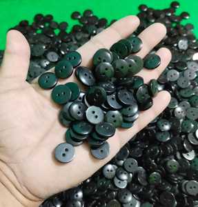 กระดุมเปลือกหอยสีดำทรงกลมขนาด 15 มม. ขัดเงา ทนทาน สำหรับงานเย็บผ้าและตกแต่งบ้าน - Product Image 1