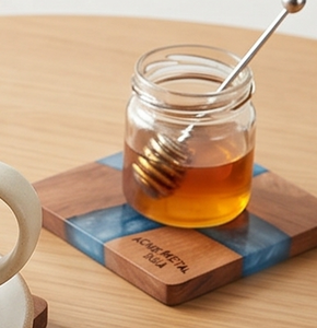 Juego de 4 posavasos de resina y madera, diseño moderno cuadrado de nogal y río azul, antideslizantes, perfectos para el hogar, restaurantes y cocinas. - Product Image 4