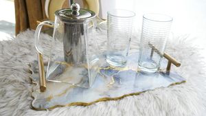 Plateau de service en résine polie au design moderne et luxueux - Utilisation en cuisine et salon - Passe au lave-vaisselle - Matériel durable - Product Image 5