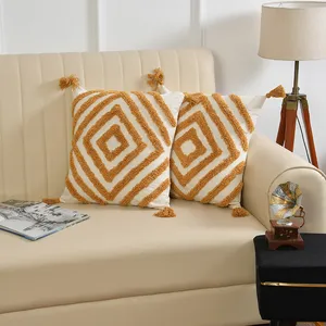 Coussins et oreillers carrés en coton tufté style bohème avec pompons pour la maison et l'hôtellerie - Product Image 3