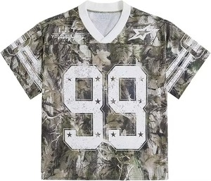 Camiseta de Malla Personalizada de Corte Holgado para Hombre, Estilo Fútbol Americano, con Estampado Gráfico Vintage, Ajuste Holgado y Patrón de Logotipo - Product Image 1