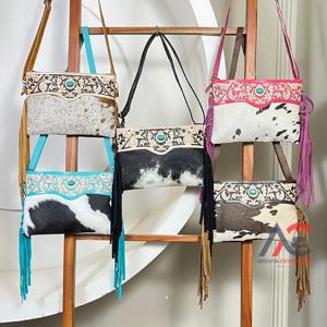 Bolso Bandolera de Cuero Negro Premium con Pedrería Turquesa, Gran Capacidad, Estilo Bohemio Occidental, para Mujer, Ideal para Viajes - Product Image 1