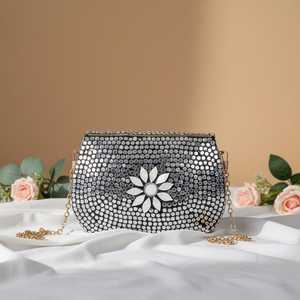Sac à main perlé fait main avec motif floral artistique, sac à bandoulière de luxe pour femme, idéal pour les fêtes, les mariages, les voyages et la mode quotidienne - Product Image 6