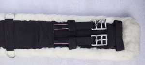 Cincha Sintética Inglesa para Caballo con Forro de Piel Suave, Elástico Resistente y Hebillas de Acero Inoxidable, Cincha de Alto Rendimiento Ecuestre - Product Image 4
